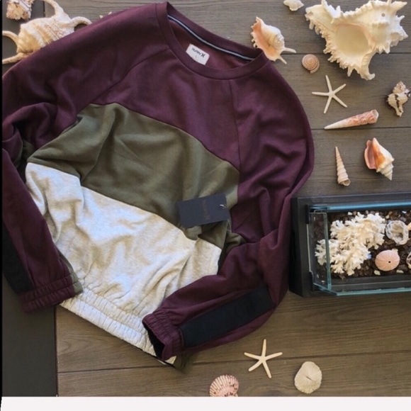 Hurley Tops - 🌴🌼HURLEY- PULL OVER SWEATSHIRT🌼🌴